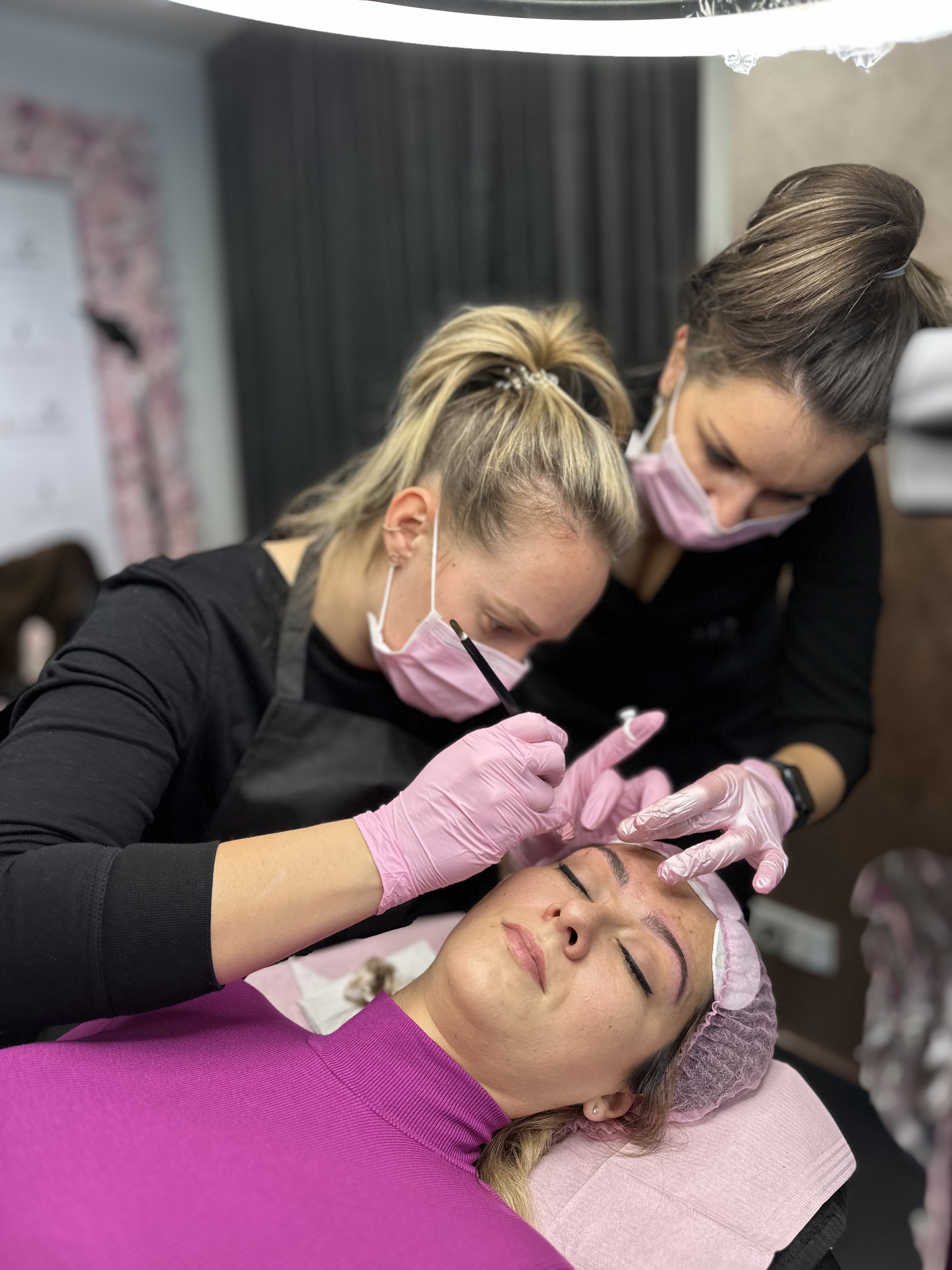 Výuka na živé modelce v BROW POINT Academy